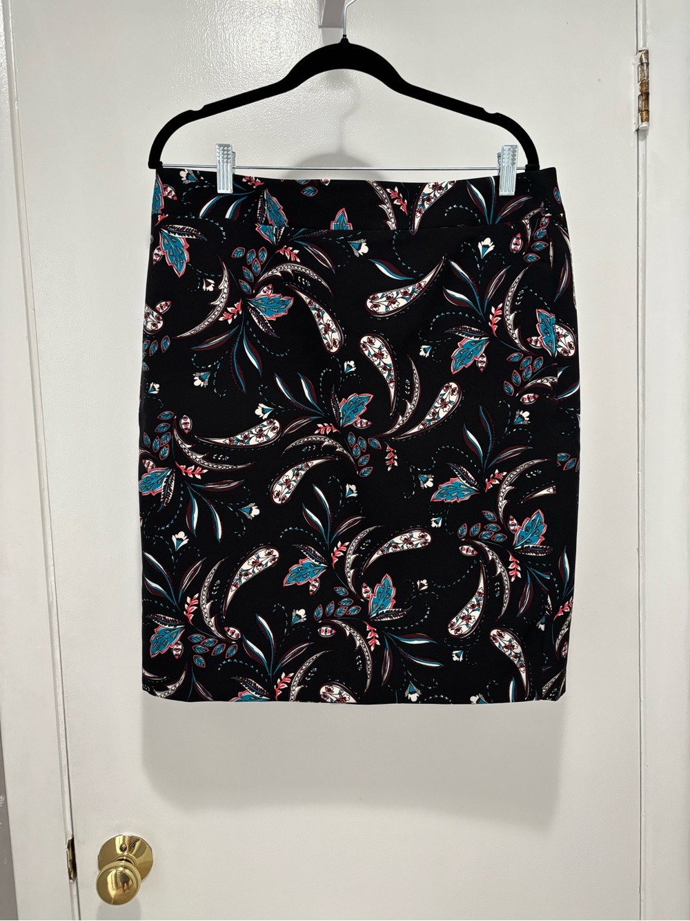 Ann Taylor Black Pencil Skirt with Teal and Pink Floral Motif Size 12